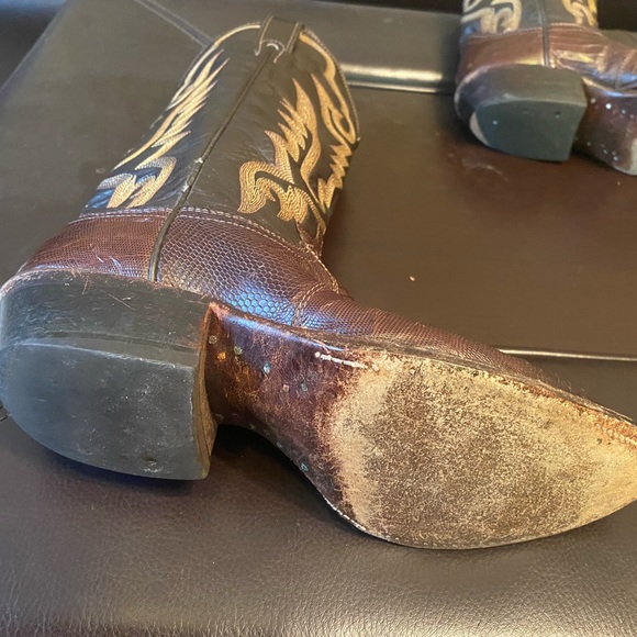 Dark Brown Justin cowboy boots. Snakeskin and leather . GUC . *These are unisex - Picture 4 of 4